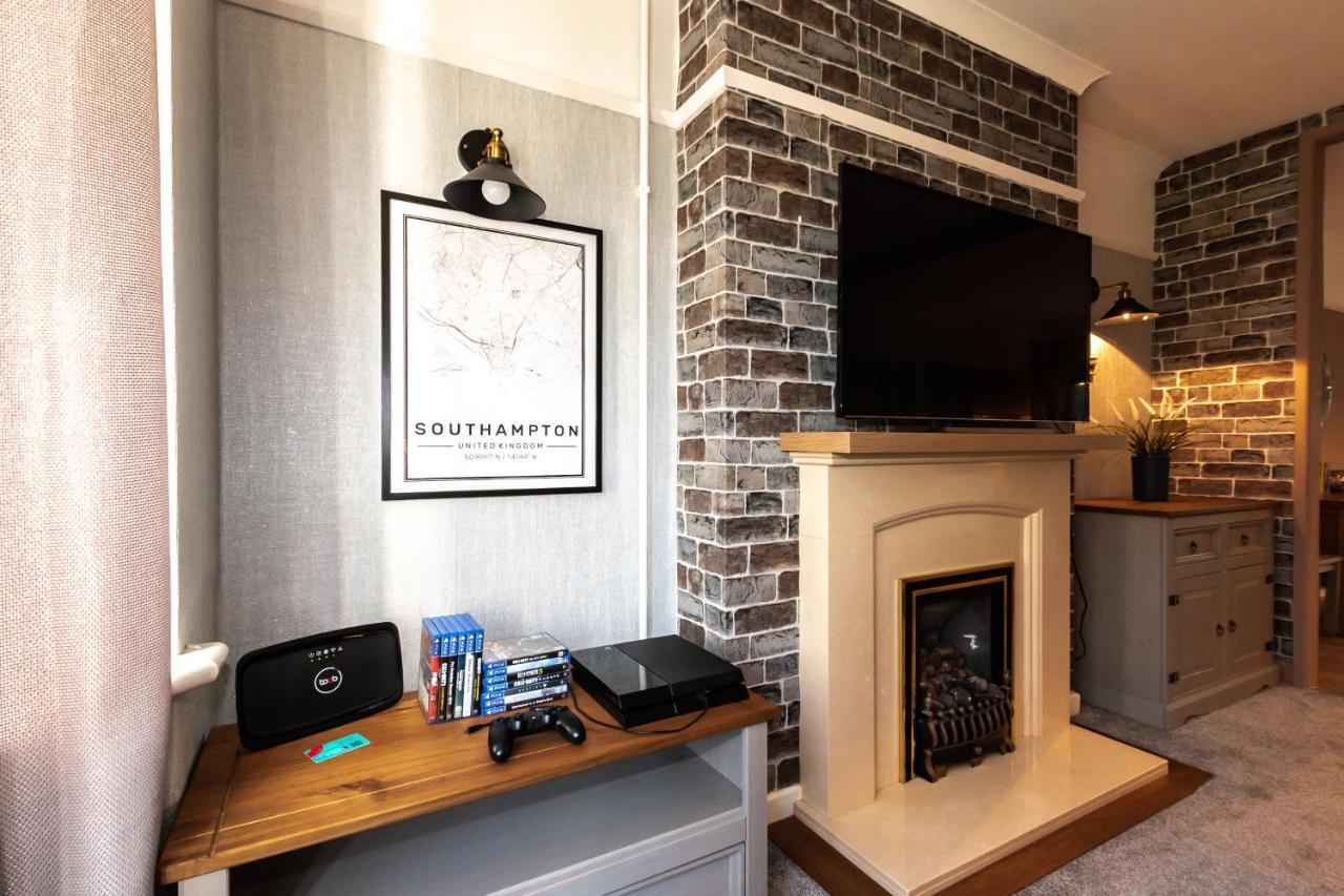 Cheerful 3-Bedroom Douglas House With Patio Southampton Exteriér fotografie