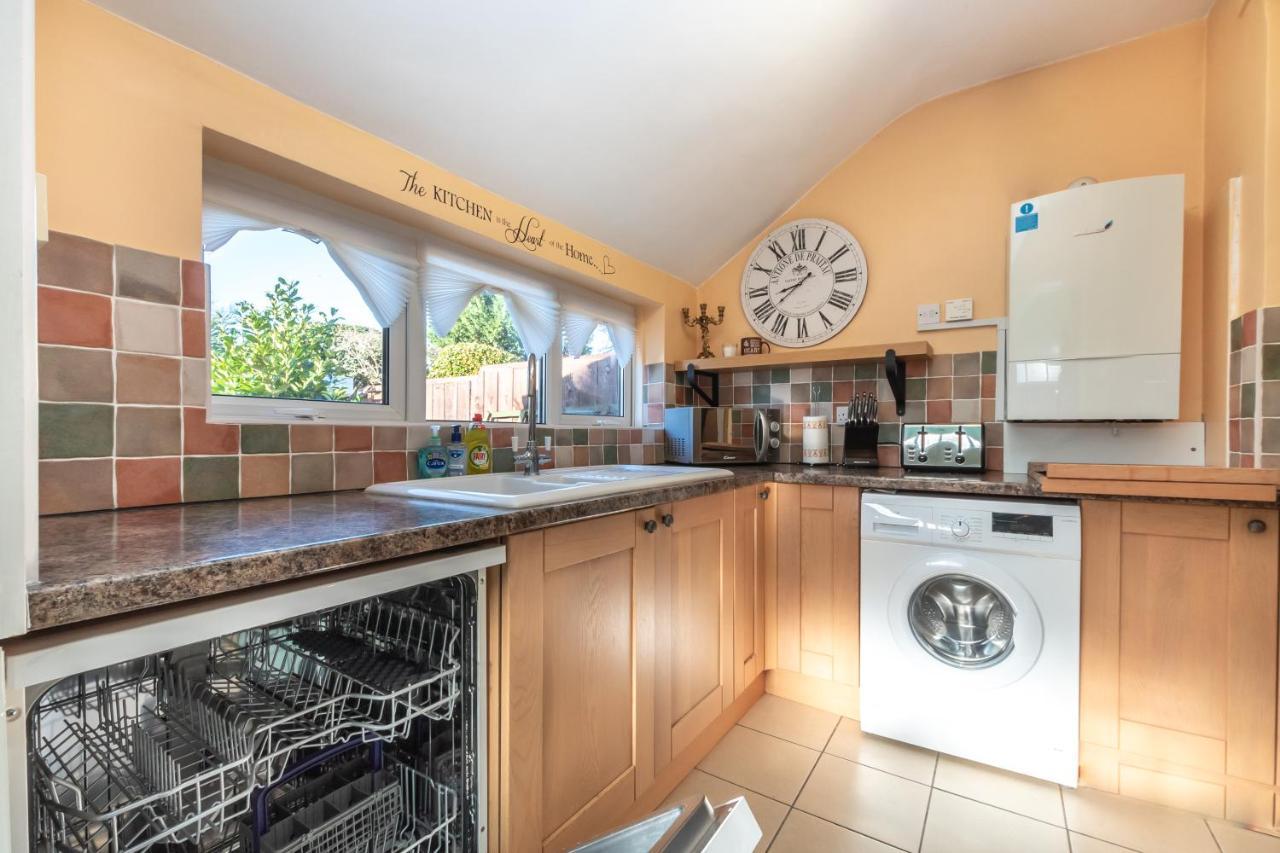 Cheerful 3-Bedroom Douglas House With Patio Southampton Exteriér fotografie